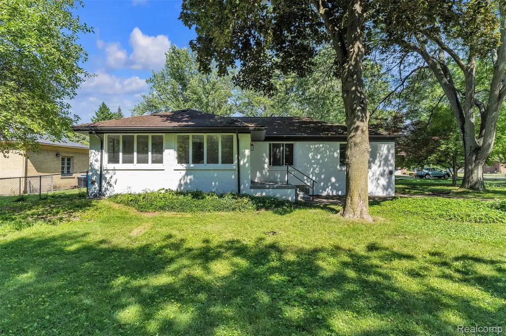 14221 Crosley Redford Charter Township MI 48239