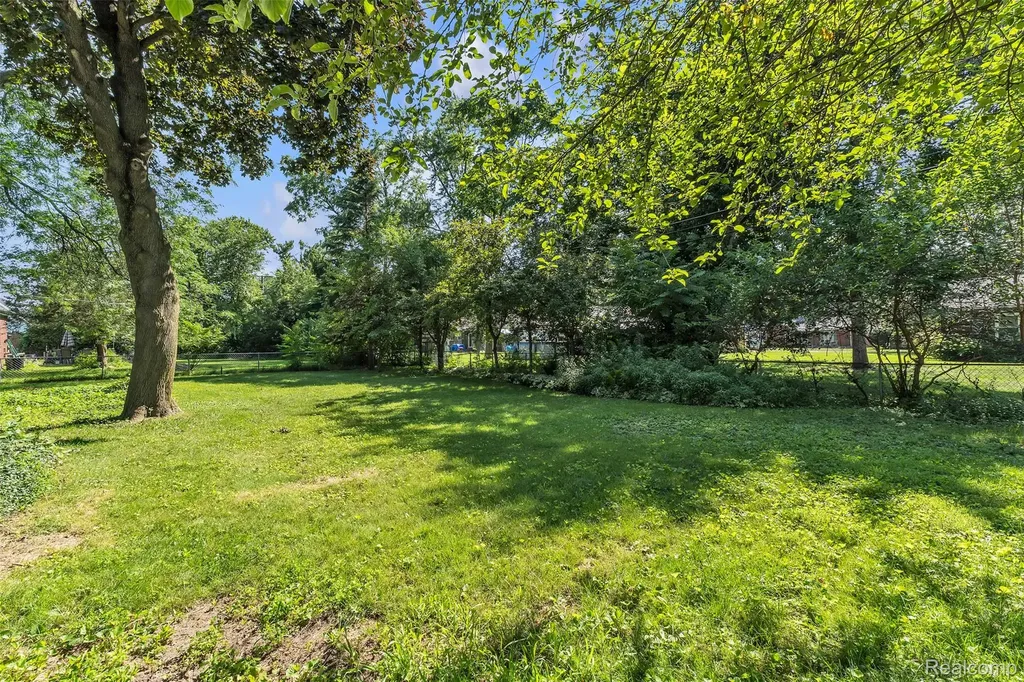 14221 Crosley Redford Charter Township MI 48239