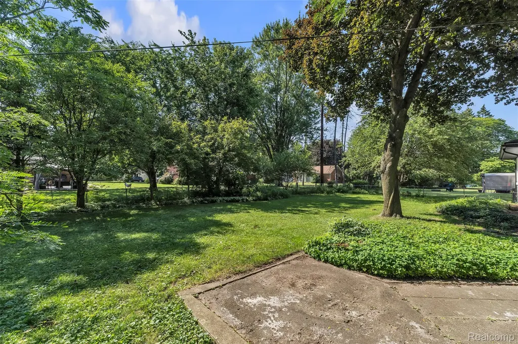 14221 Crosley Redford Charter Township MI 48239