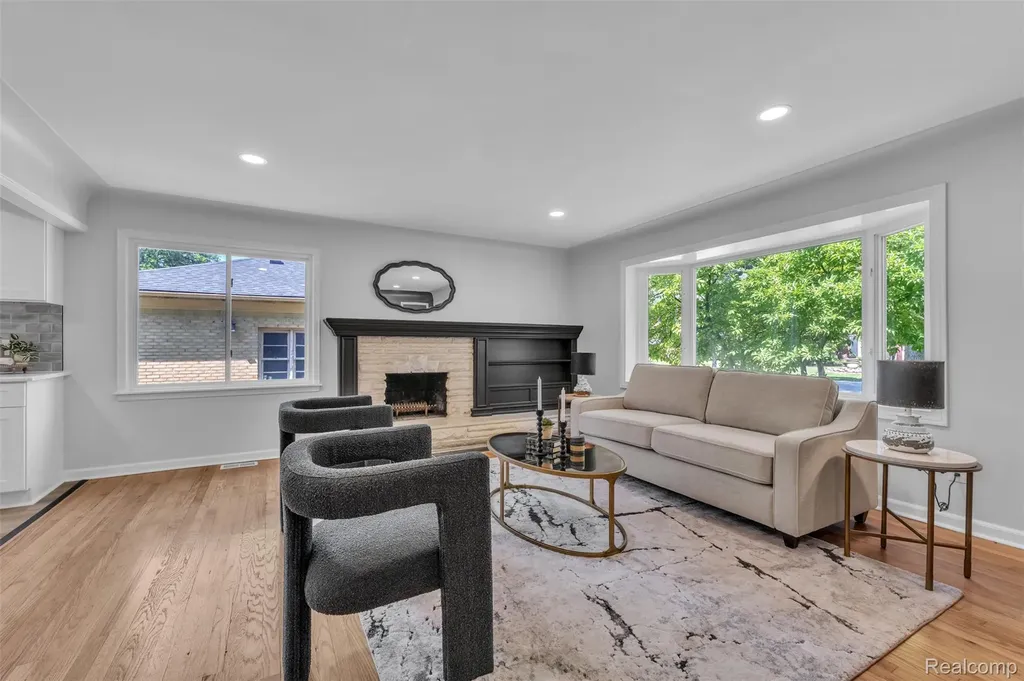 14221 Crosley Redford Charter Township MI 48239