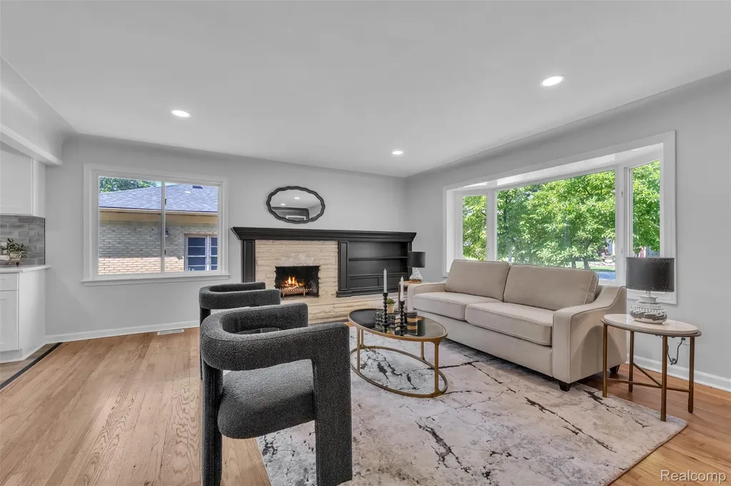 14221 Crosley Redford Charter Township MI 48239