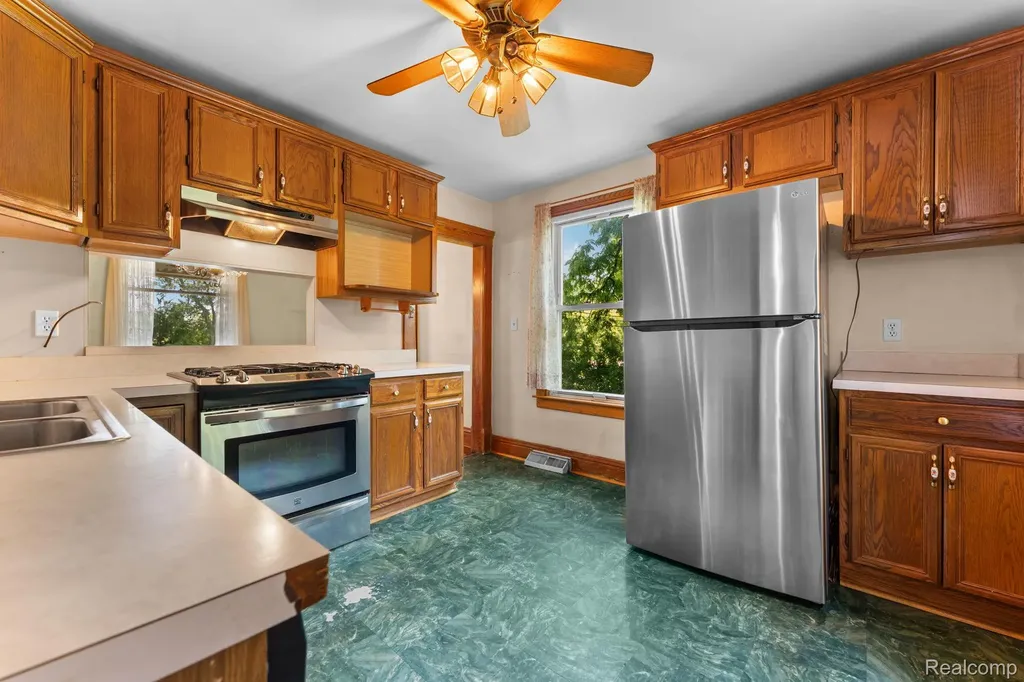 138 E Square Lake Road Troy City MI 48085