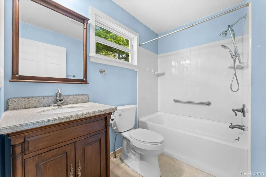 138 E Square Lake Road Troy City MI 48085