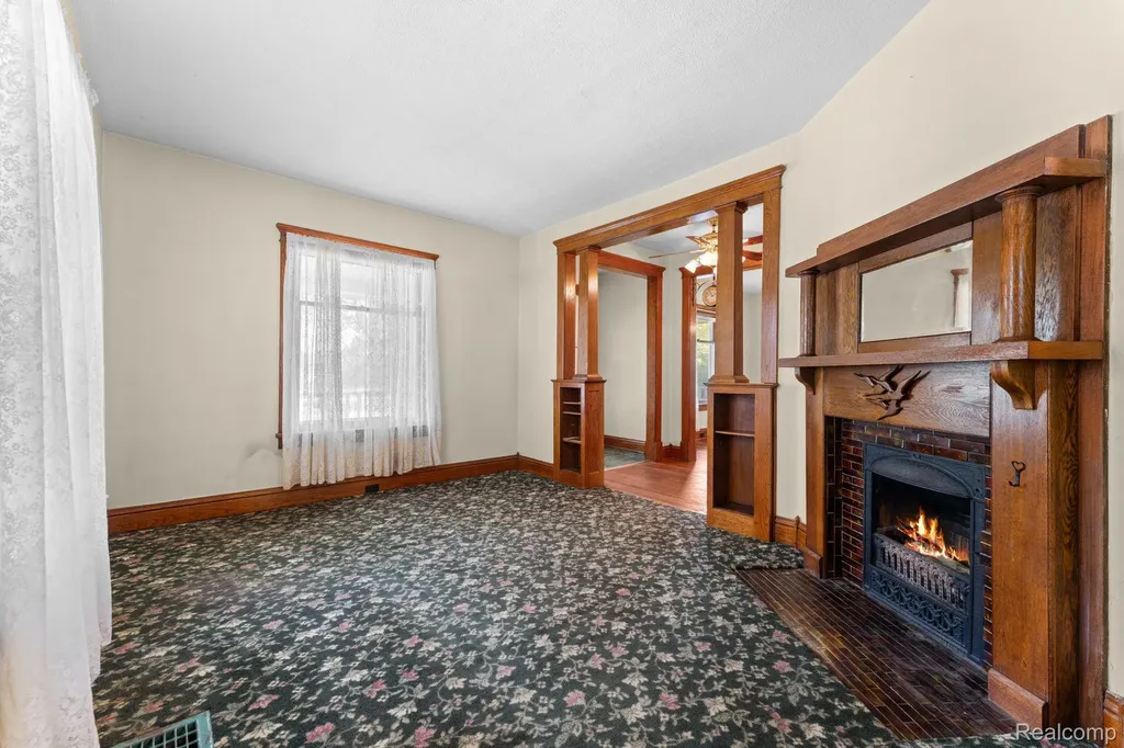 138 E Square Lake Road Troy City MI 48085