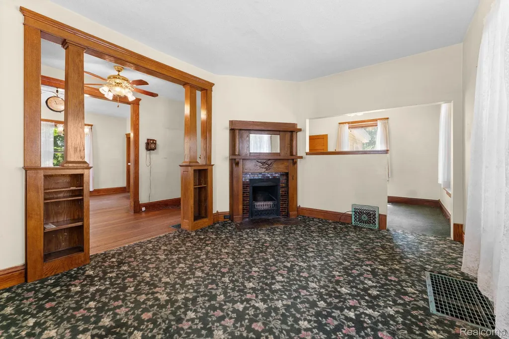 138 E Square Lake Road Troy City MI 48085