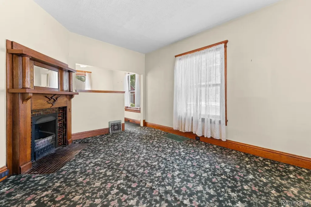 138 E Square Lake Road Troy City MI 48085