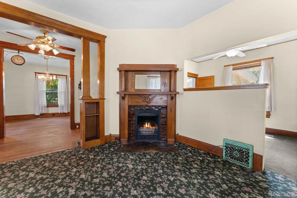 138 E Square Lake Road Troy City MI 48085