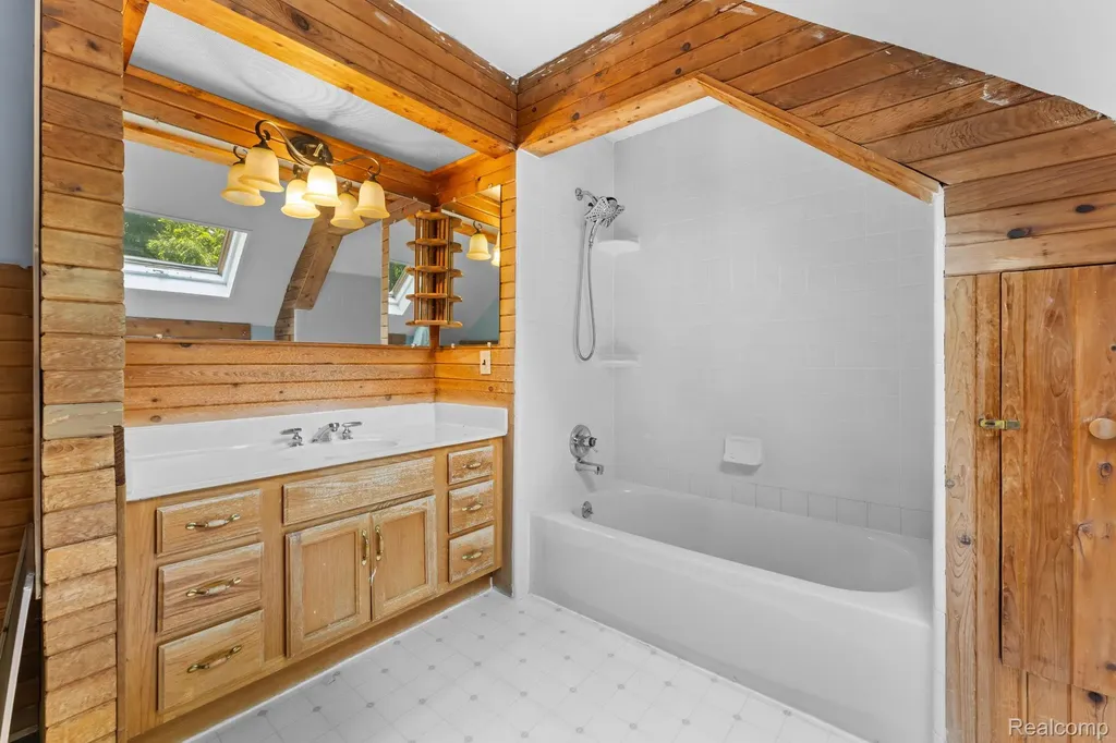 138 E Square Lake Road Troy City MI 48085