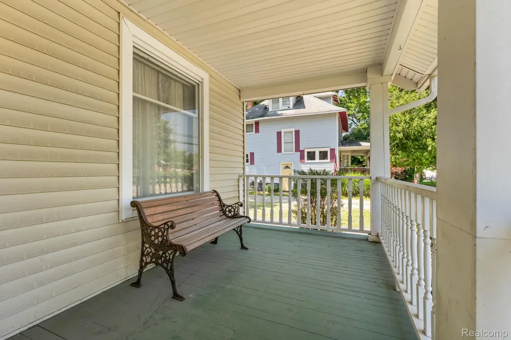 138 E Square Lake Road Troy City MI 48085