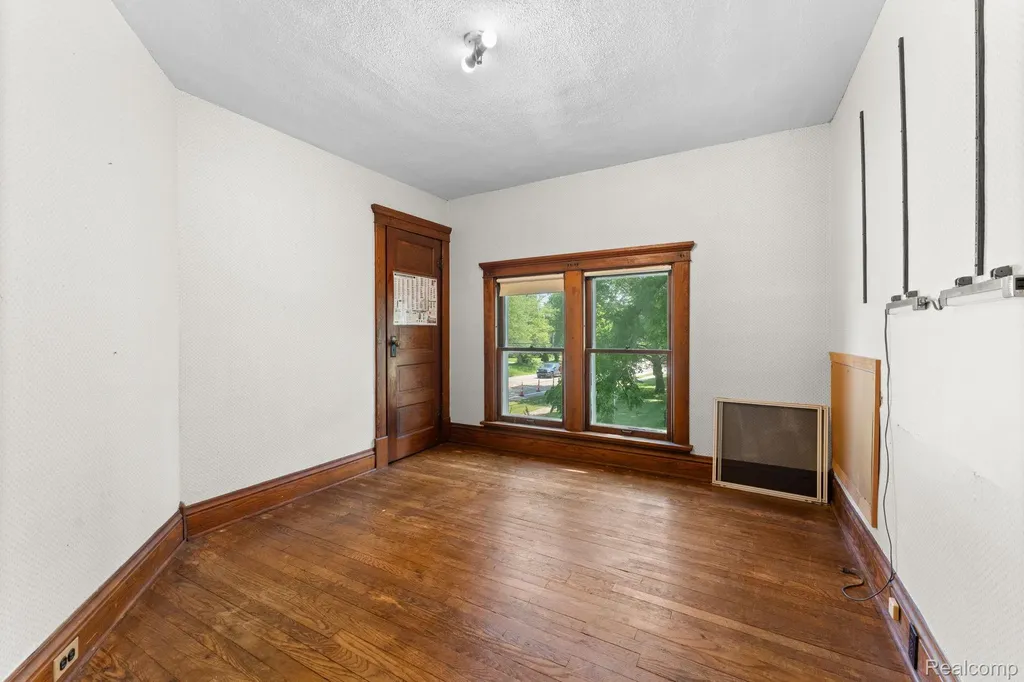 138 E Square Lake Road Troy City MI 48085