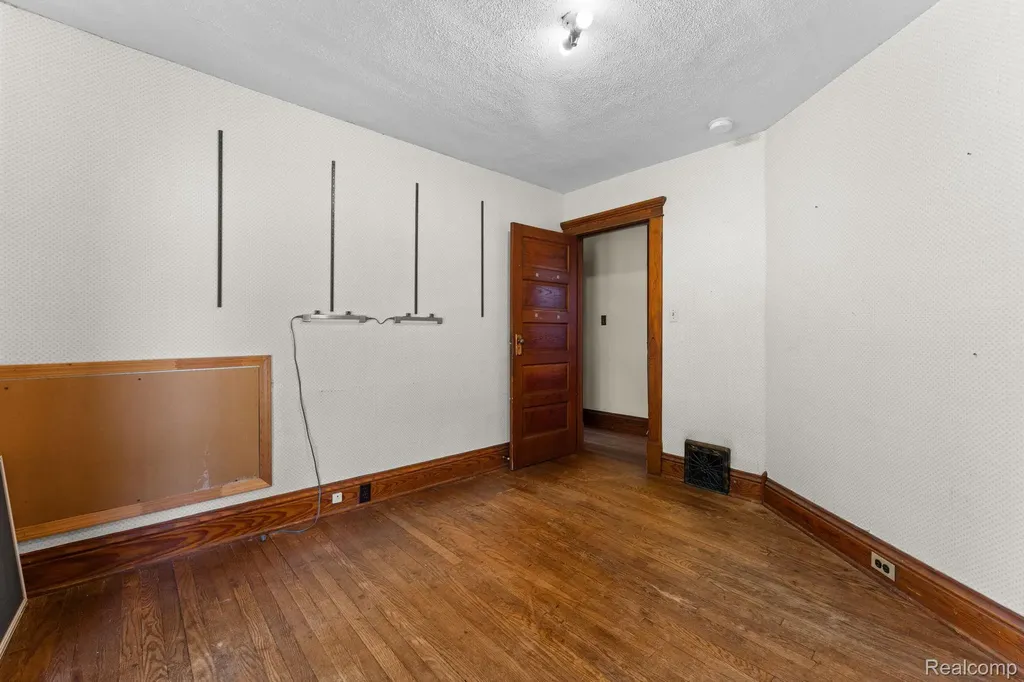 138 E Square Lake Road Troy City MI 48085