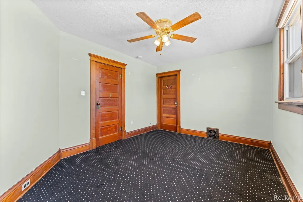 138 E Square Lake Road Troy City MI 48085