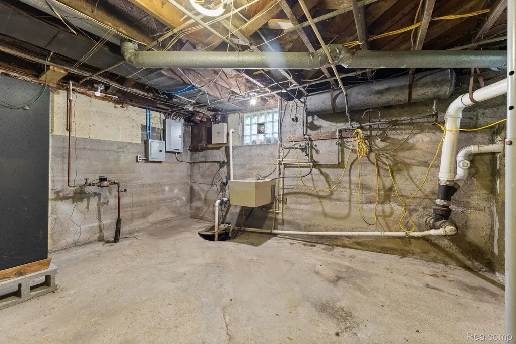 138 E Square Lake Road Troy City MI 48085