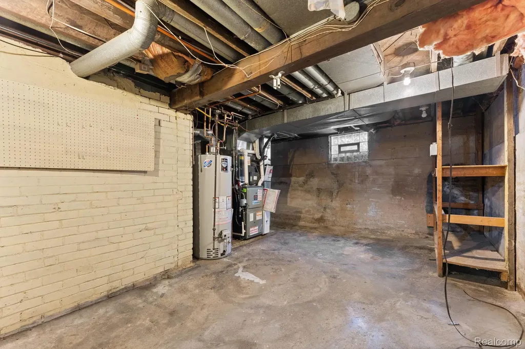 138 E Square Lake Road Troy City MI 48085