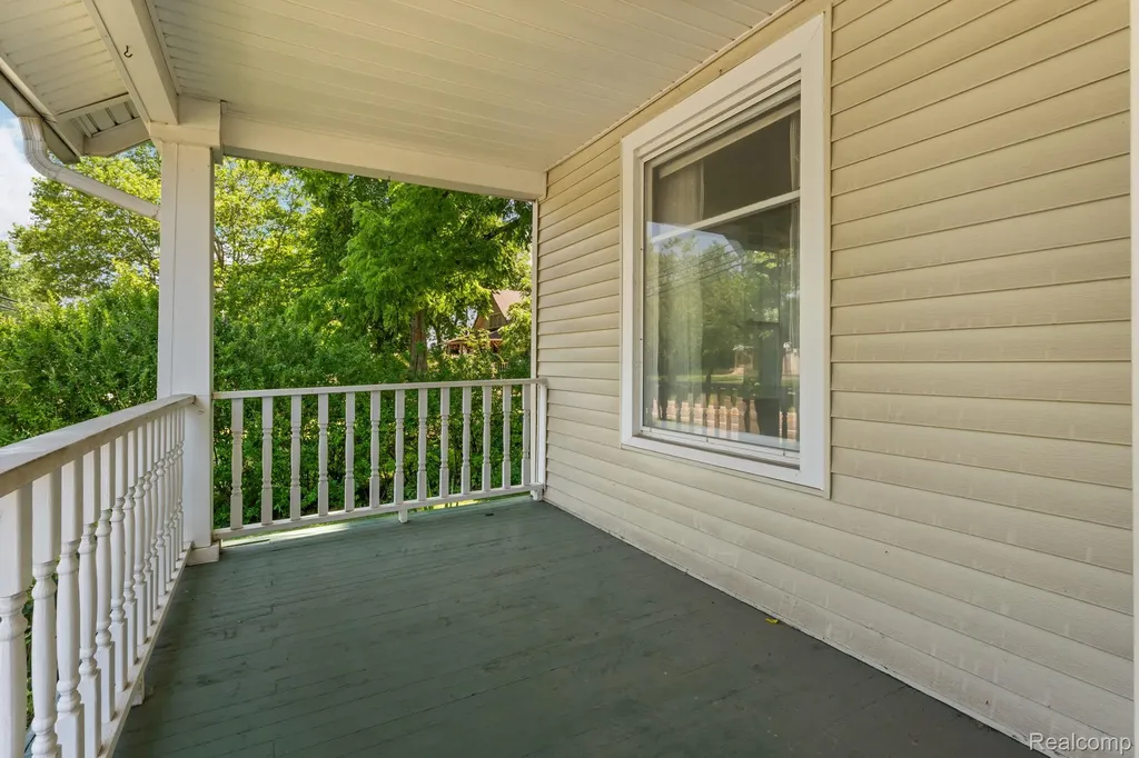 138 E Square Lake Road Troy City MI 48085