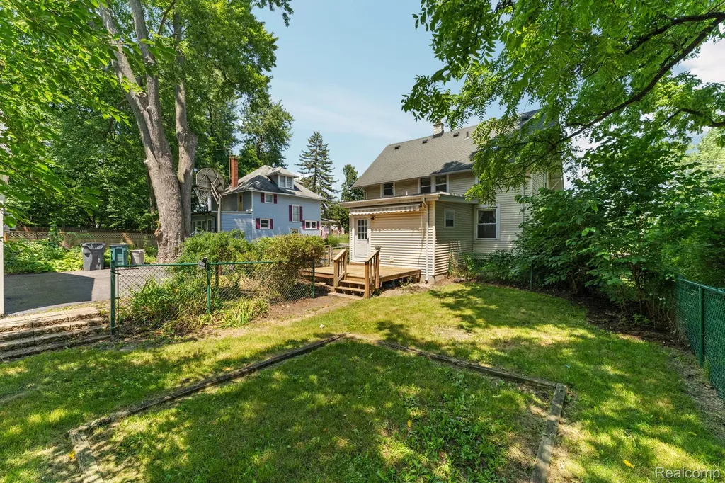 138 E Square Lake Road Troy City MI 48085