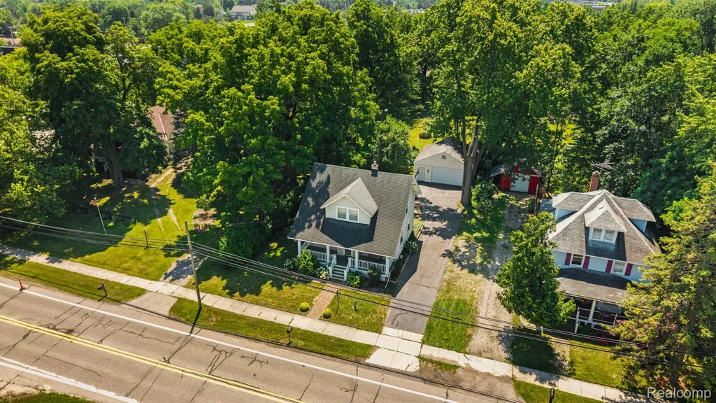 138 E Square Lake Road Troy City MI 48085