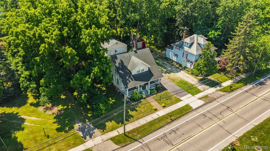 138 E Square Lake Road Troy City MI 48085