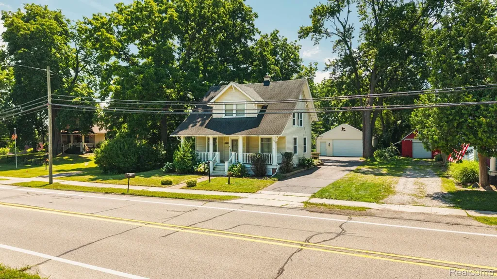 138 E Square Lake Road Troy City MI 48085