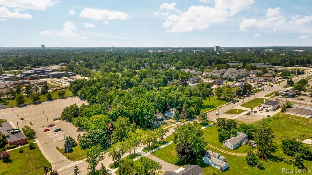 138 E Square Lake Road Troy City MI 48085