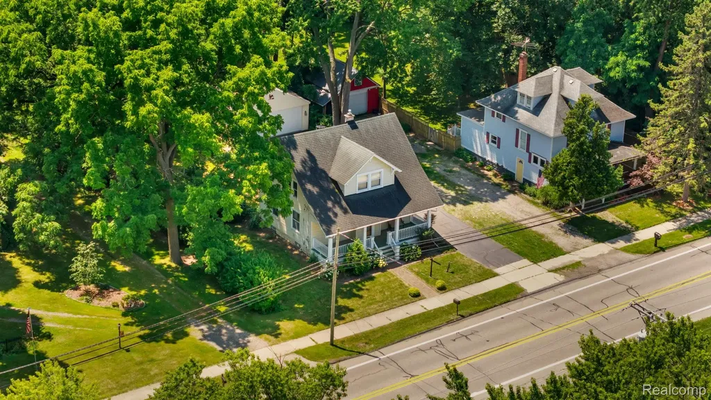 138 E Square Lake Road Troy City MI 48085