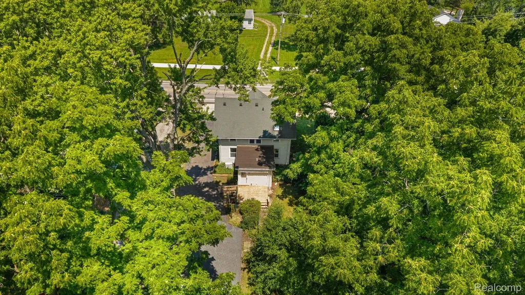 138 E Square Lake Road Troy City MI 48085