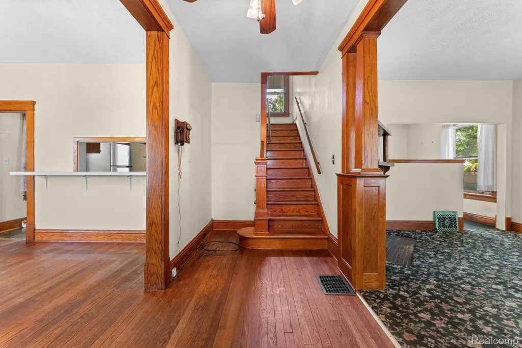 138 E Square Lake Road Troy City MI 48085