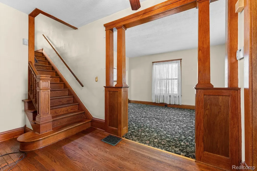 138 E Square Lake Road Troy City MI 48085
