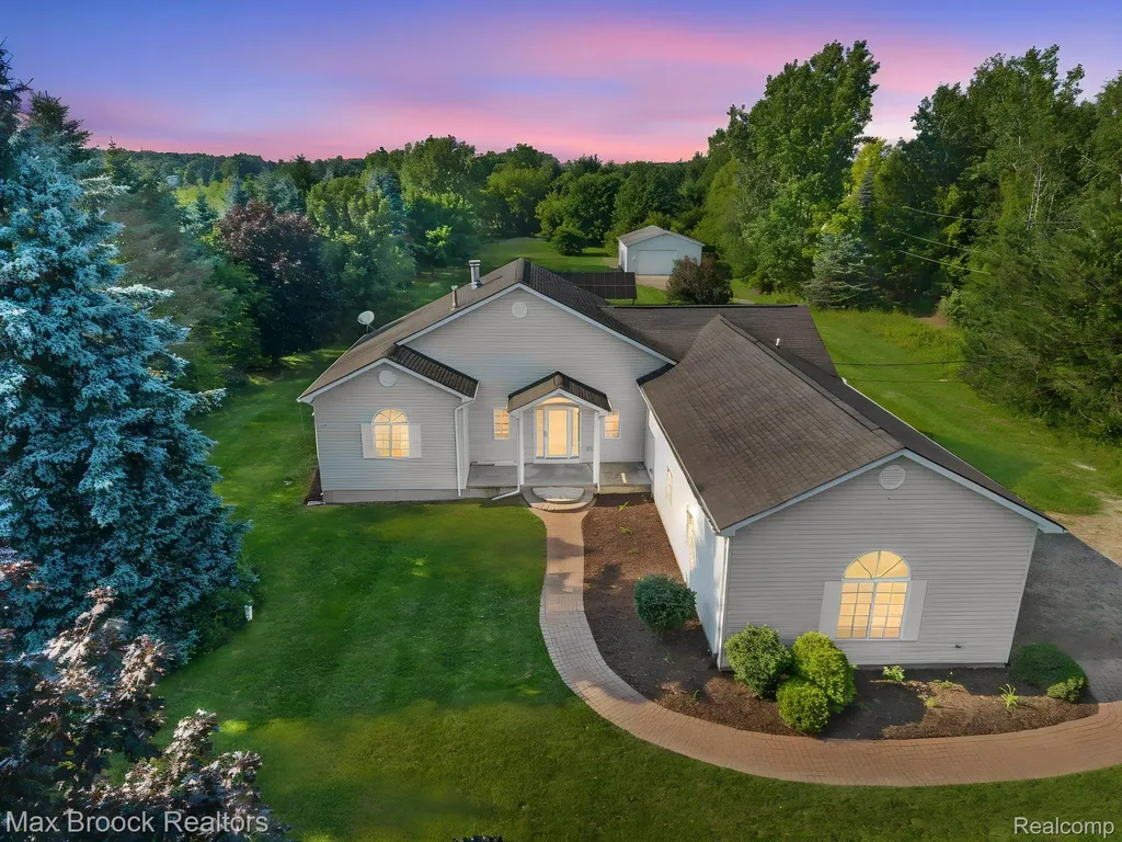 2165 Oakwood Road Brandon Charter Township MI 48462