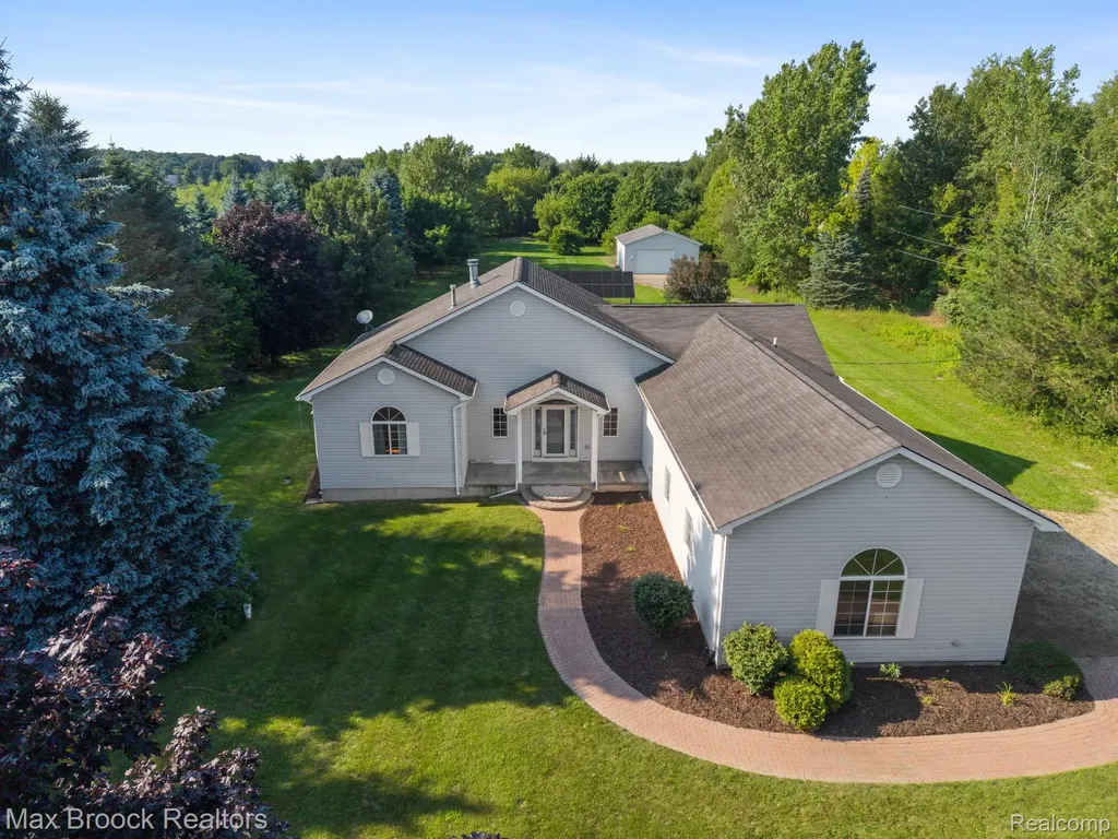 2165 Oakwood Road Brandon Charter Township MI 48462