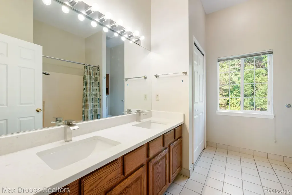 2165 Oakwood Road Brandon Charter Township MI 48462