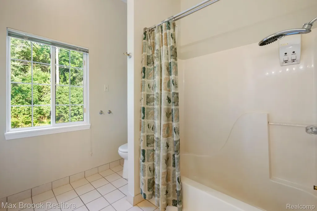 2165 Oakwood Road Brandon Charter Township MI 48462