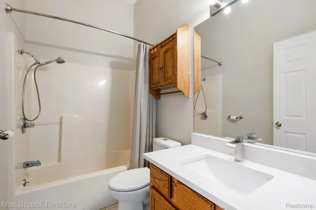 2165 Oakwood Road Brandon Charter Township MI 48462