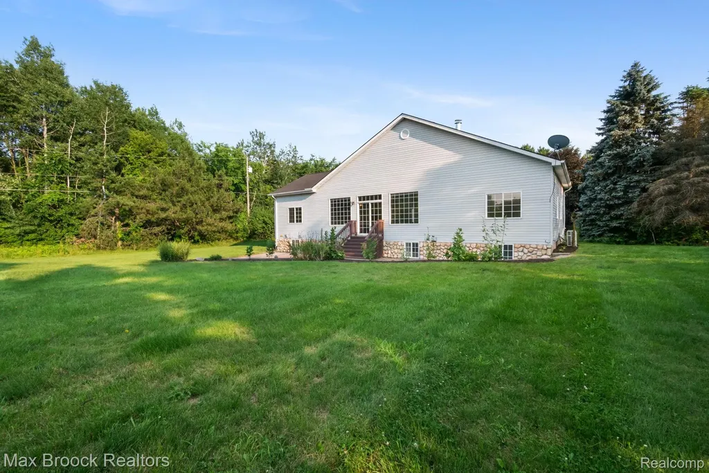 2165 Oakwood Road Brandon Charter Township MI 48462