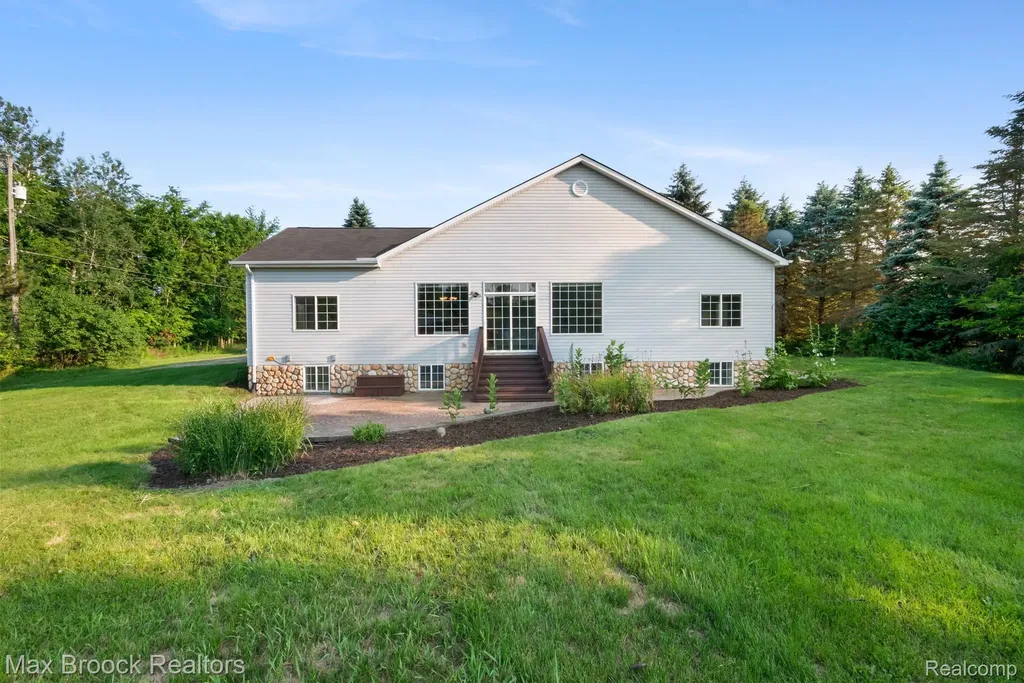 2165 Oakwood Road Brandon Charter Township MI 48462