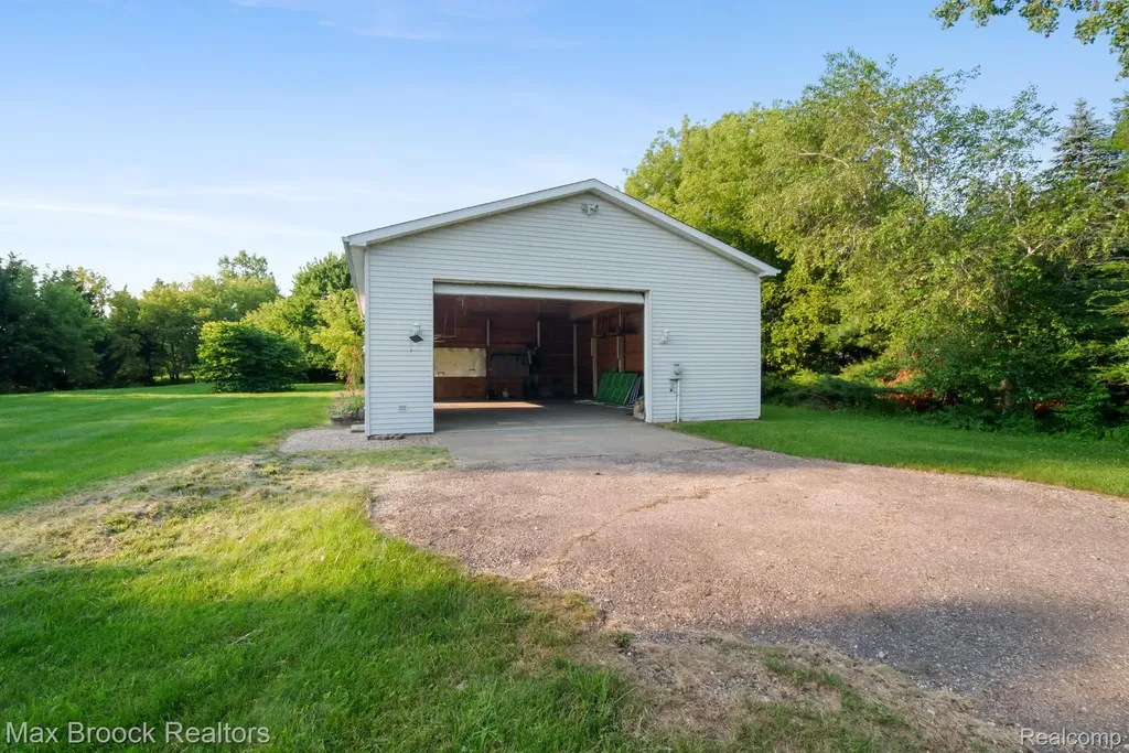 2165 Oakwood Road Brandon Charter Township MI 48462