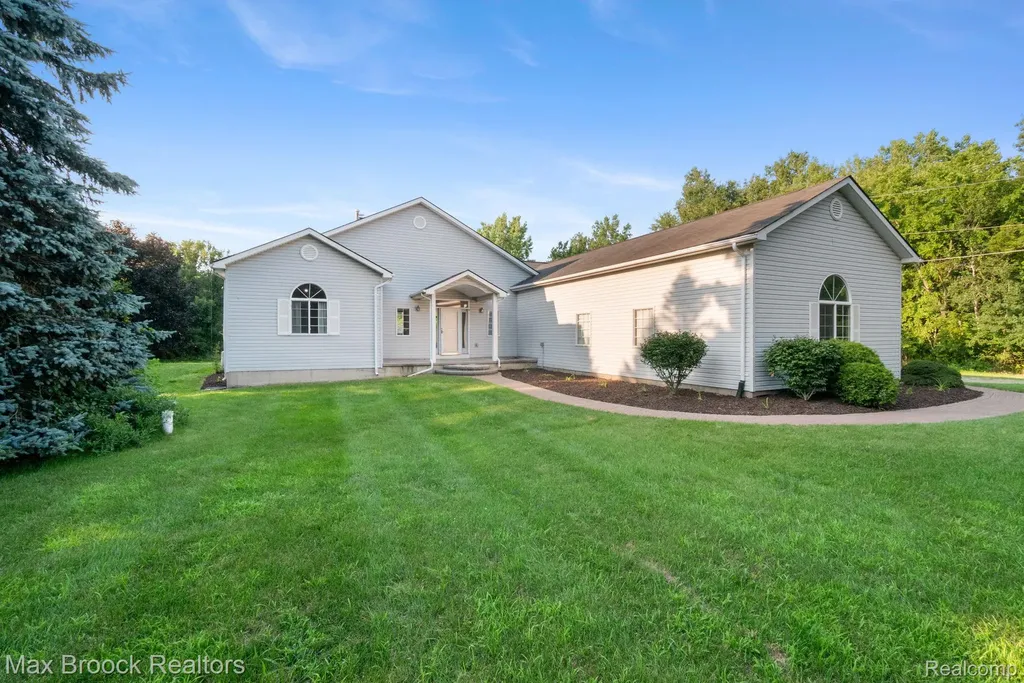 2165 Oakwood Road Brandon Charter Township MI 48462