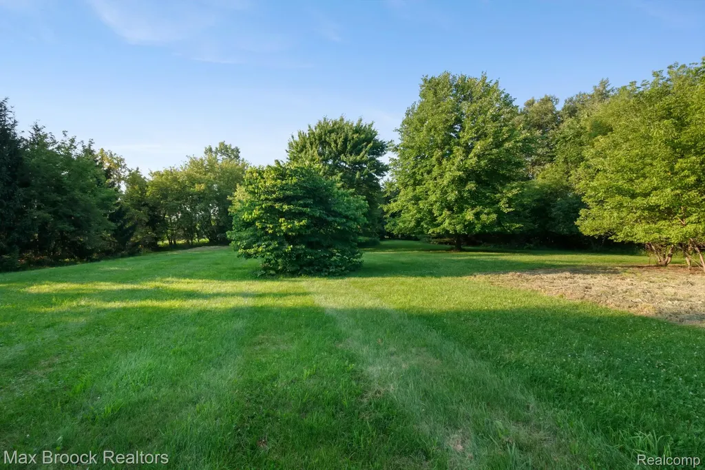 2165 Oakwood Road Brandon Charter Township MI 48462