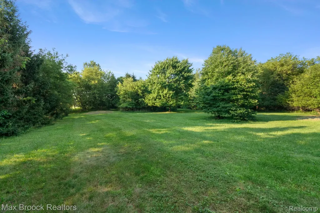 2165 Oakwood Road Brandon Charter Township MI 48462