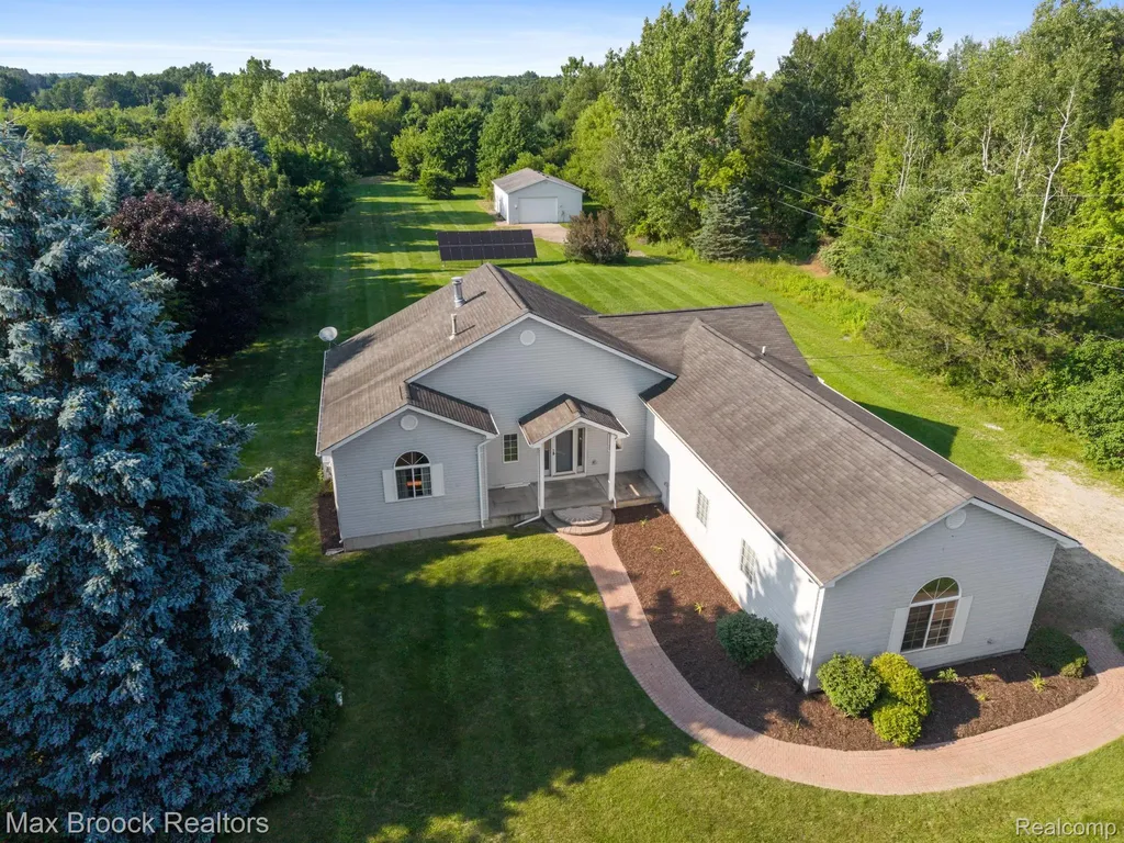 2165 Oakwood Road Brandon Charter Township MI 48462