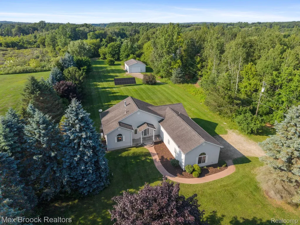 2165 Oakwood Road Brandon Charter Township MI 48462