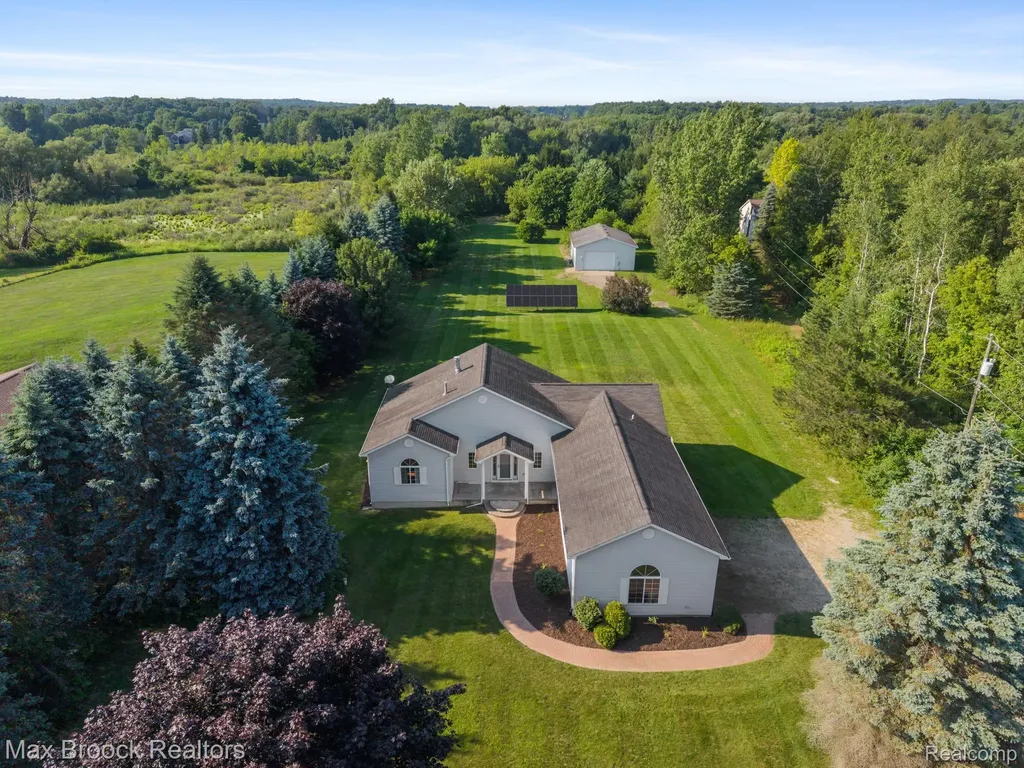 2165 Oakwood Road Brandon Charter Township MI 48462