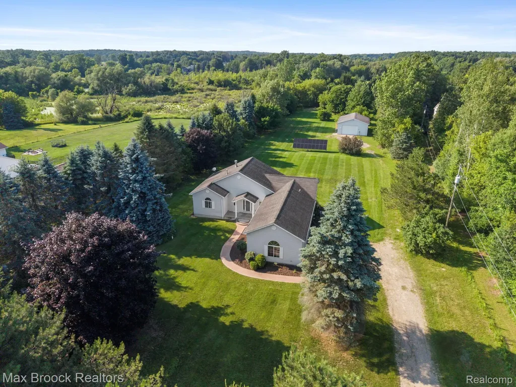 2165 Oakwood Road Brandon Charter Township MI 48462
