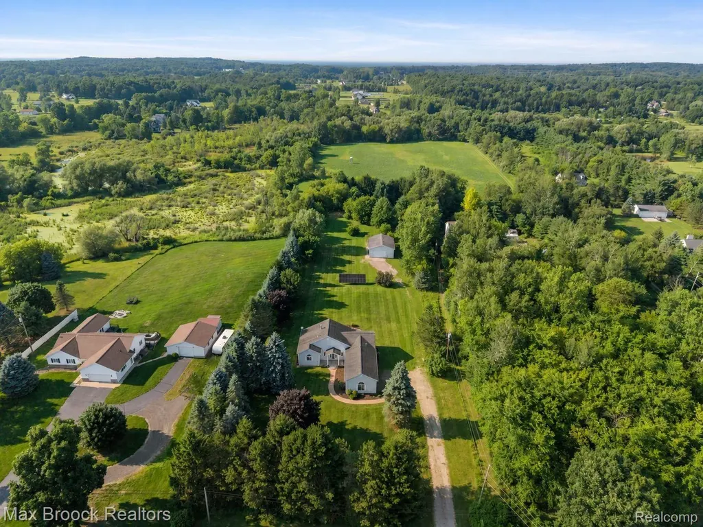 2165 Oakwood Road Brandon Charter Township MI 48462