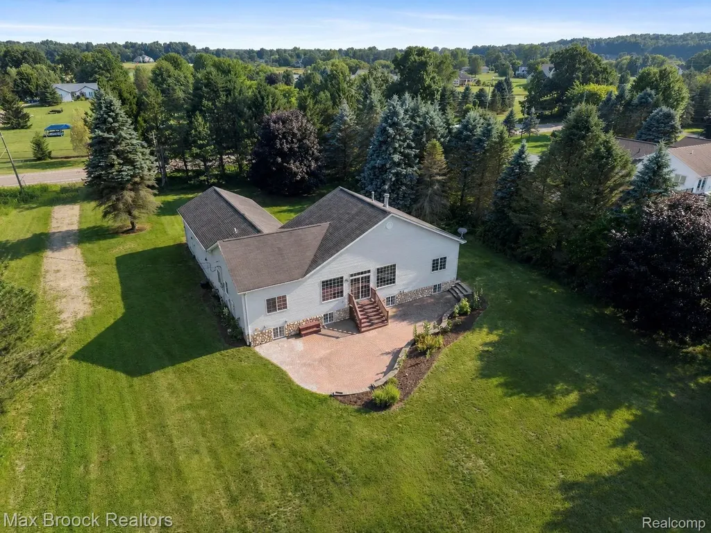 2165 Oakwood Road Brandon Charter Township MI 48462