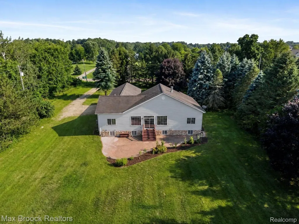 2165 Oakwood Road Brandon Charter Township MI 48462