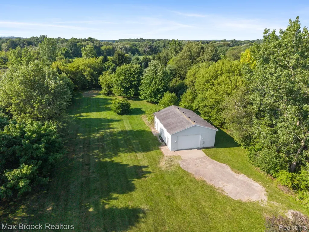 2165 Oakwood Road Brandon Charter Township MI 48462