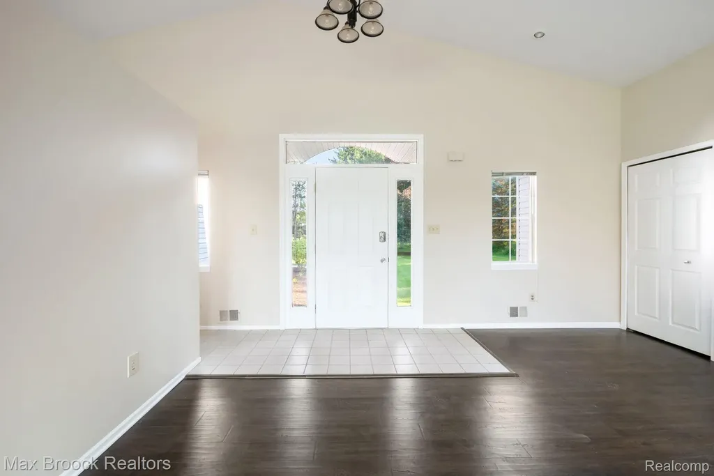 2165 Oakwood Road Brandon Charter Township MI 48462