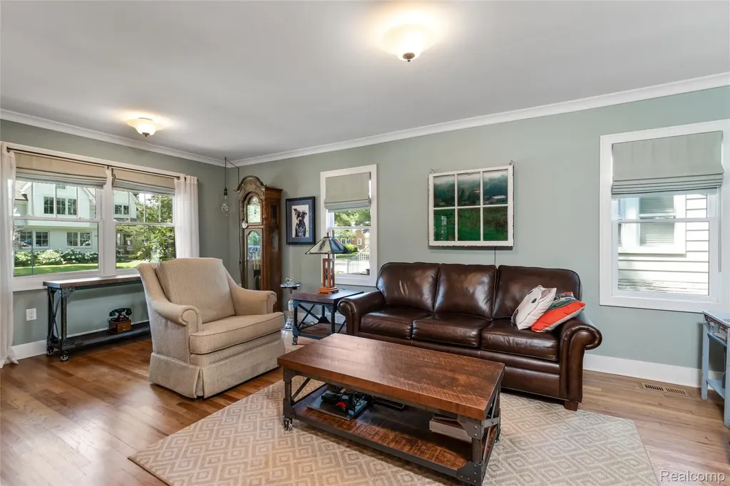 307 Linwood Avenue Rochester City MI 48307