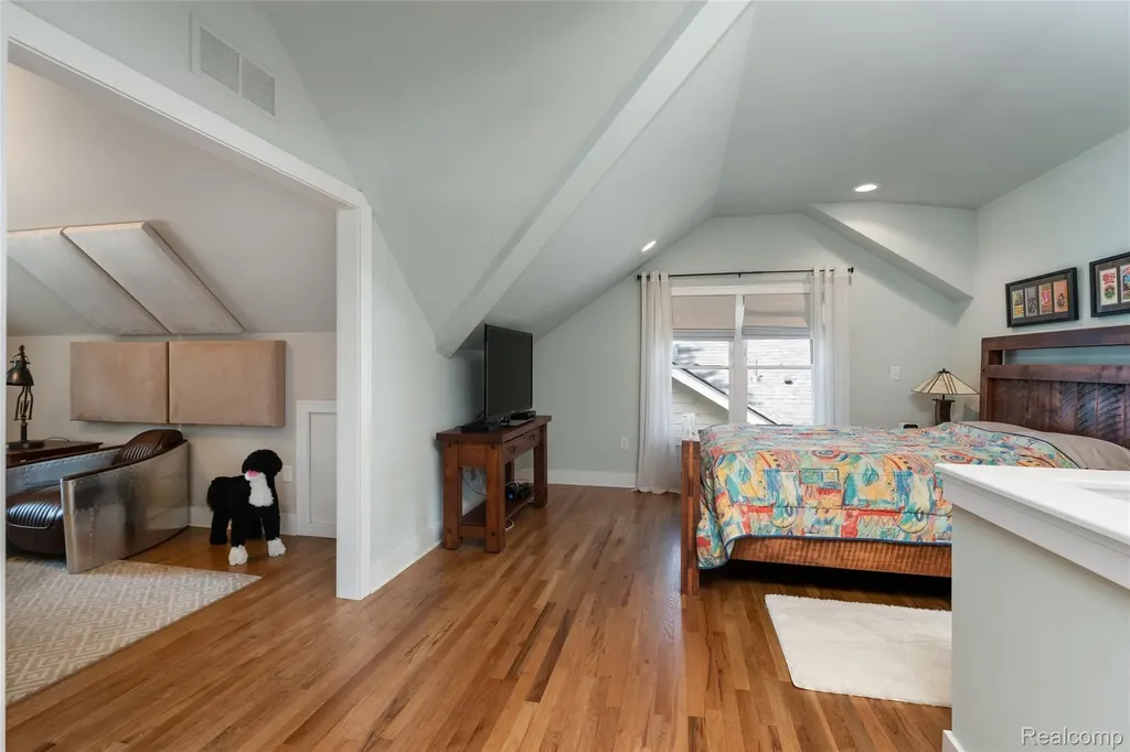 307 Linwood Avenue Rochester City MI 48307